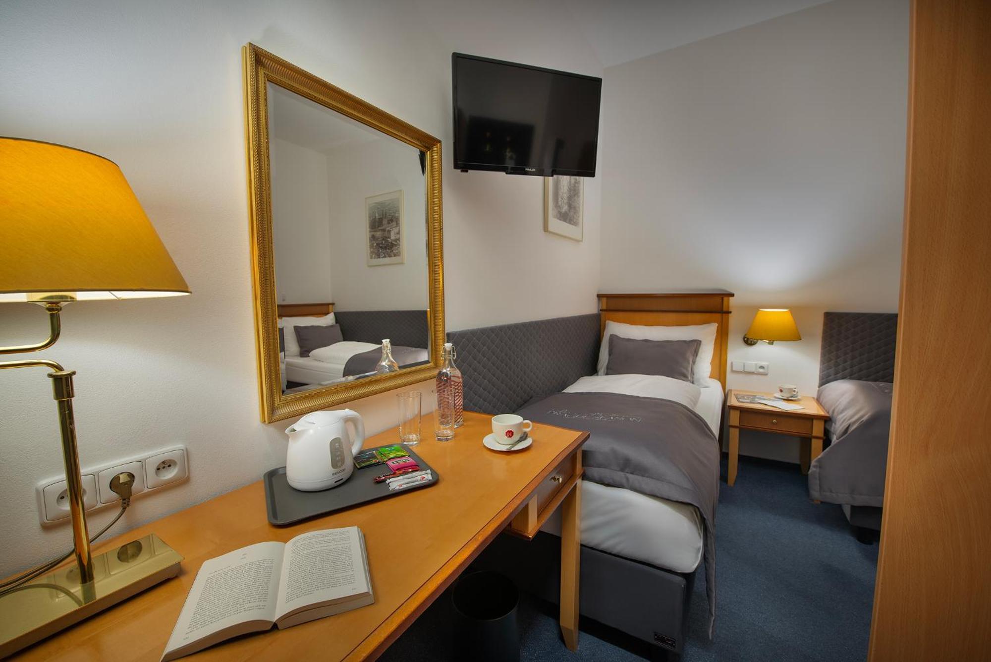 Prague Season Three Stars Hotel Buitenkant foto