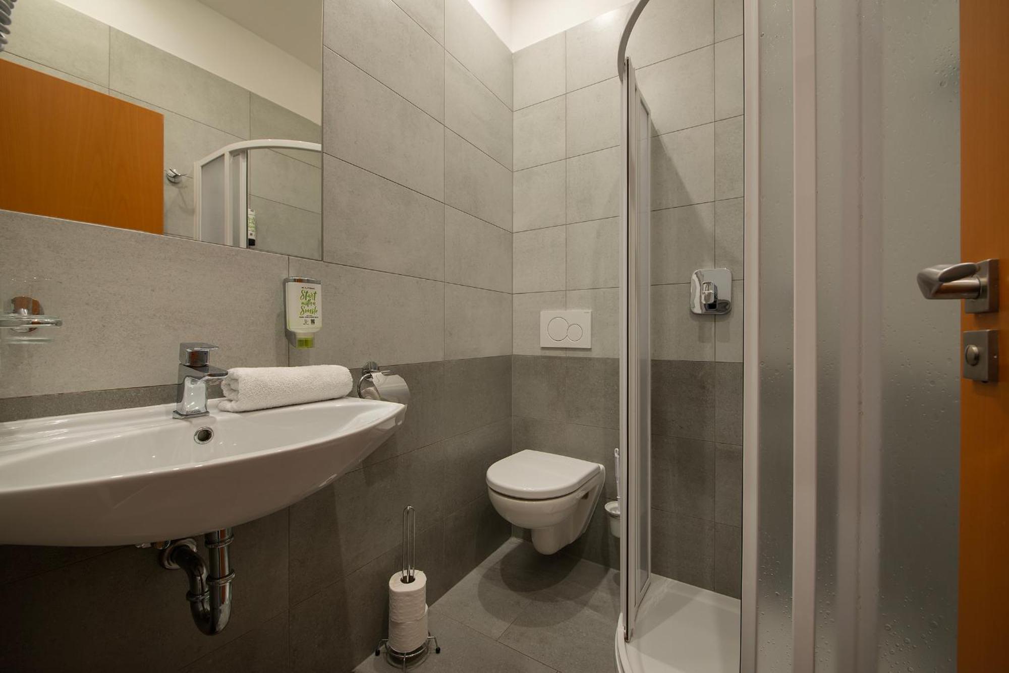 Prague Season Three Stars Hotel Buitenkant foto
